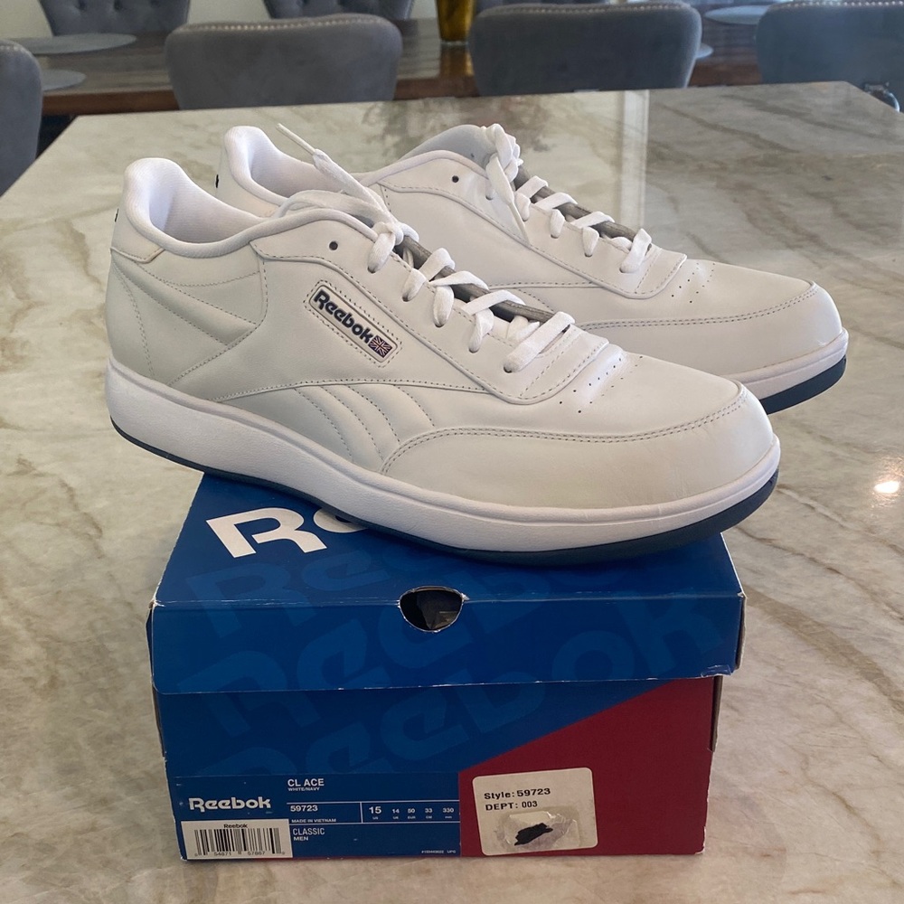 Men’s size 15
Reebok Classic Mens White Sneakers- Size 15 - Picture 2 of 5
